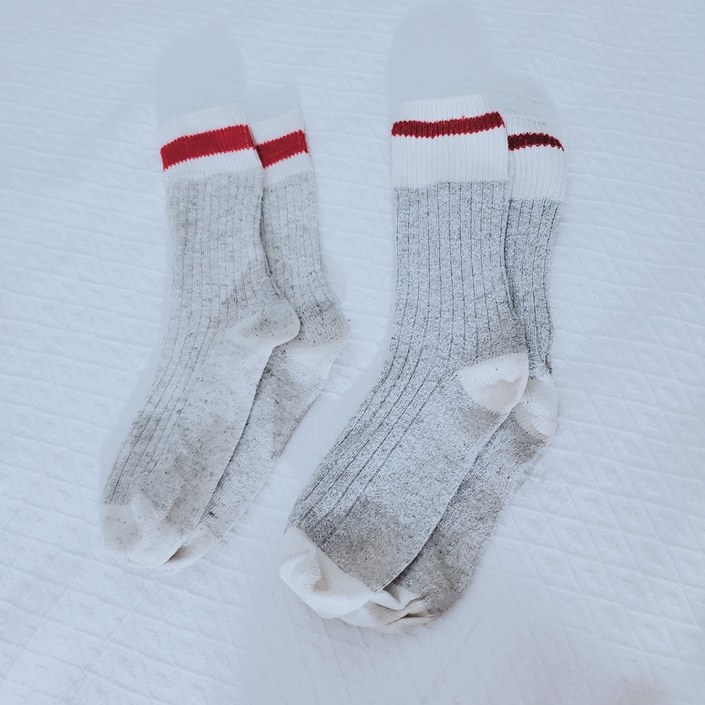 2x Pair Cabin Grey With Red Stripe Socks